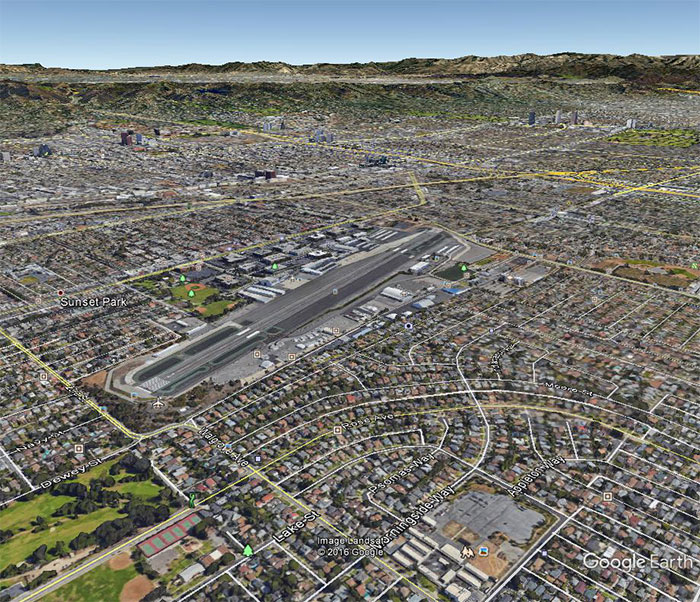 Santa Monica Municipal Airport, April 11, 2015 (Source: Google Earth)